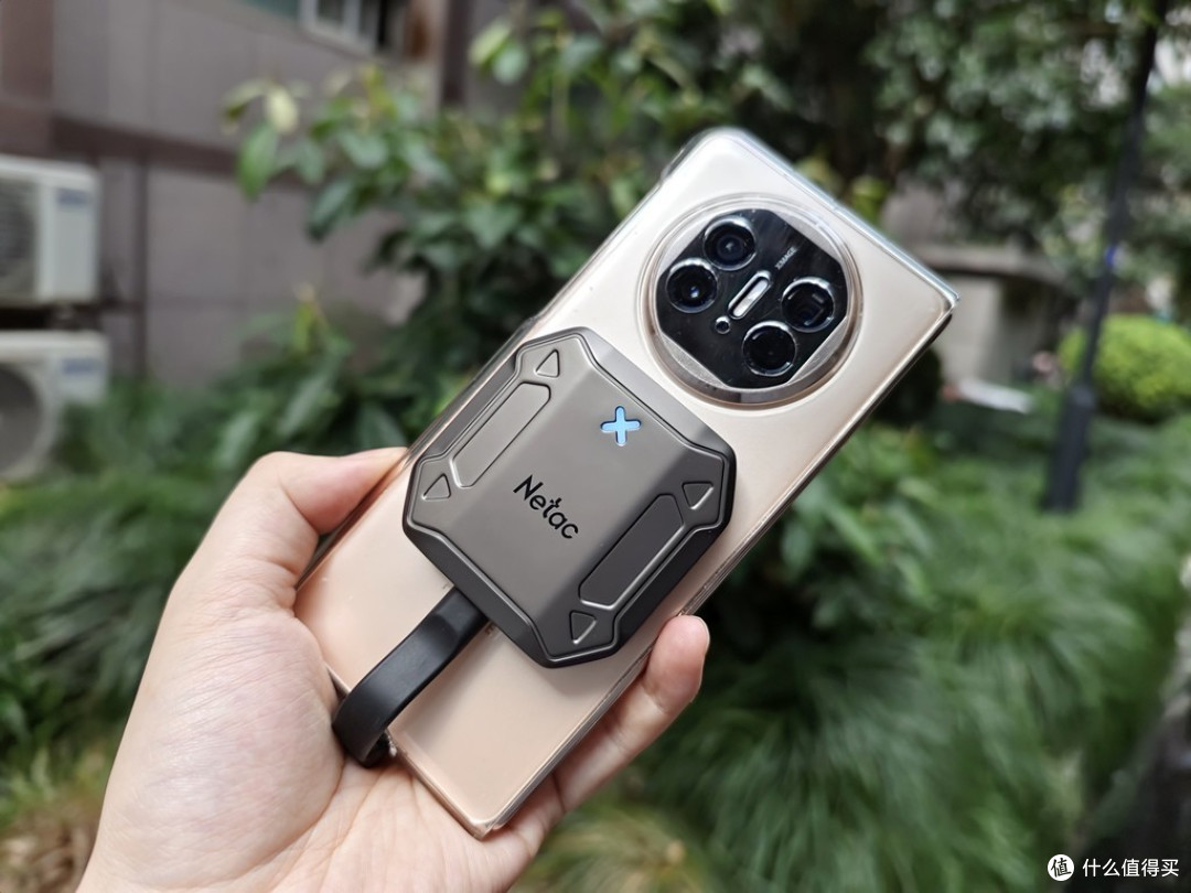 自带风扇更好用 - 朗科HD10M2Pr磁吸硬盘盒实测体验