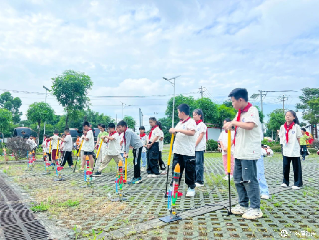 广西“少年狼兵”吹响集结号!山边村军事夏令营,给孩子成长蜕变