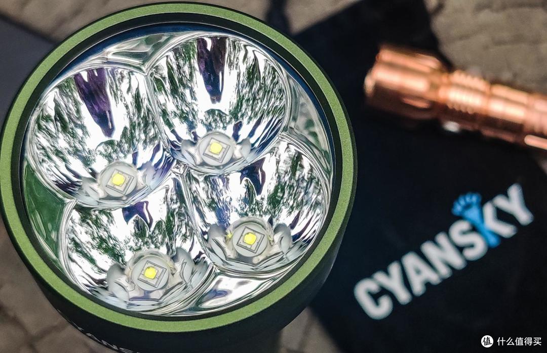 聚光不降档、恒亮探险家:CYANSKY Carbon手电