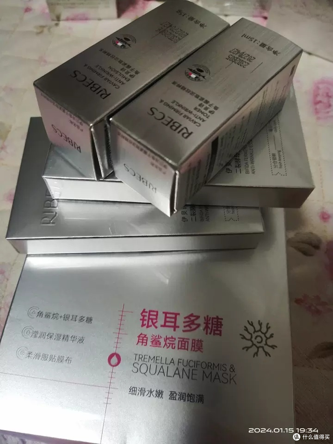 伊贝诗鱼子酱水乳套装：抗皱紧致，补水保湿的护肤新选择