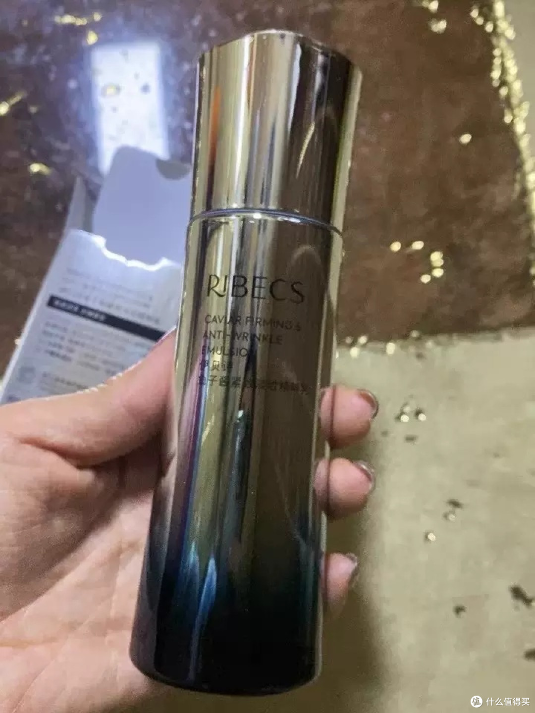 伊贝诗鱼子酱水乳套装：抗皱紧致，补水保湿的护肤新选择