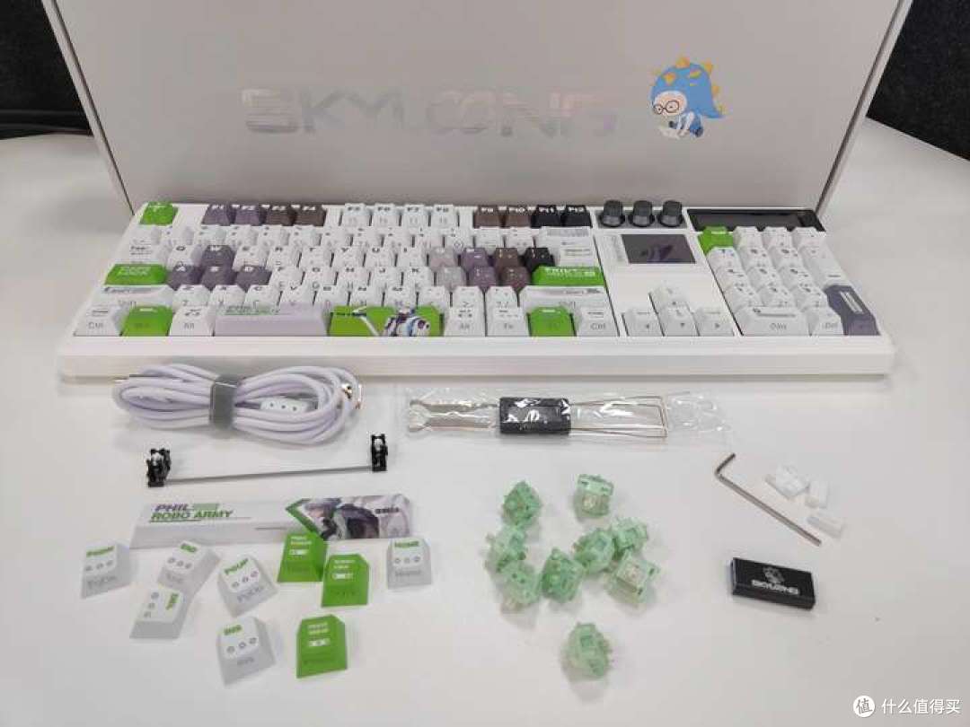 市场少见的双屏三模机械键盘,让你游戏办公两不误!