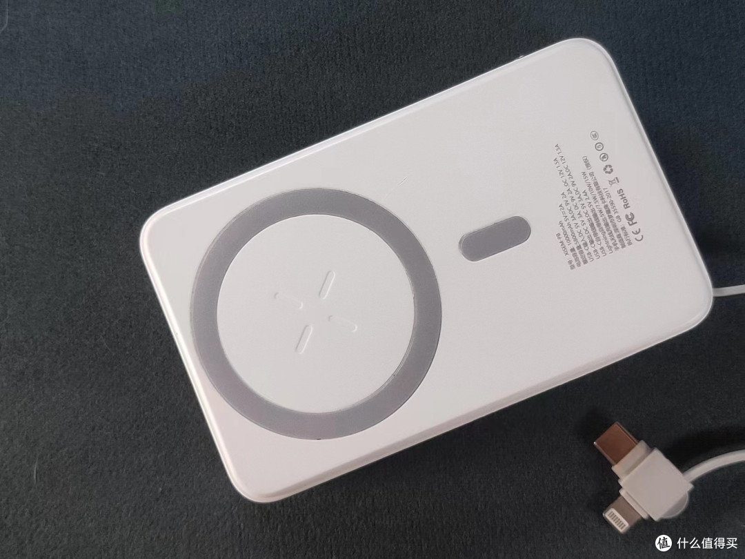 西圣磁吸式无线快充移动电源一经开售便得到了消费者的热烈追捧