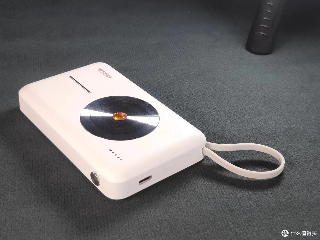 西圣磁吸式无线快充移动电源一经开售便得到了消费者的热烈追捧