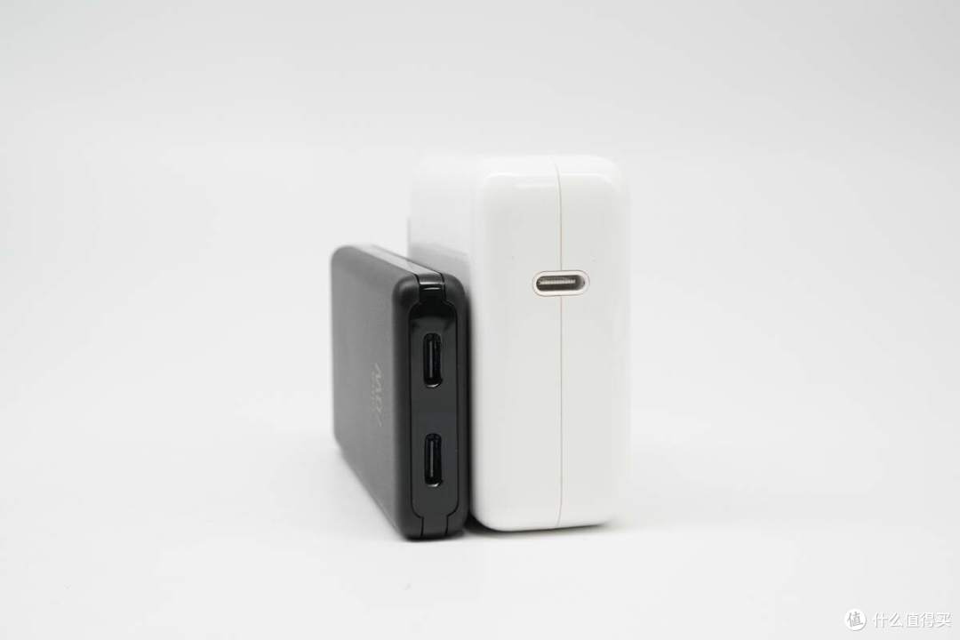 双 C 70W输出，兼容PD、PPS等市场主流协议，爱兰博70W纤薄双口充电器评测