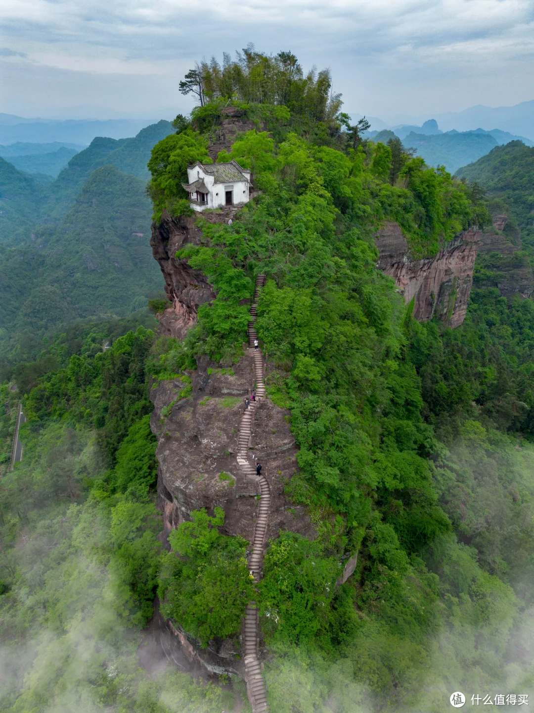 别去挤黄山了，来看看这个道教仙山吧！