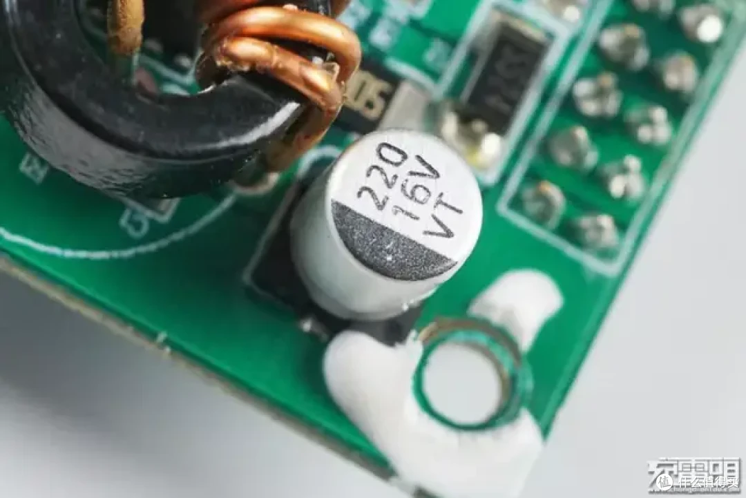 内置45颗LG18650动力电芯,sthssp PES-A8便携式储能电源拆解