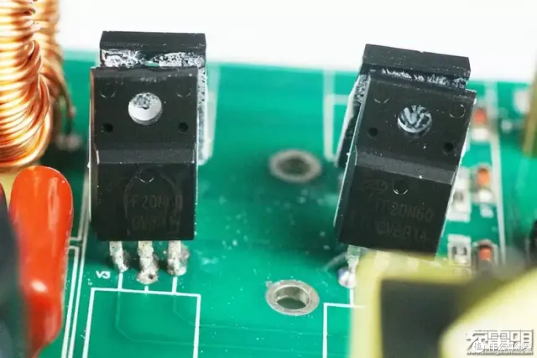 内置45颗LG18650动力电芯,sthssp PES-A8便携式储能电源拆解