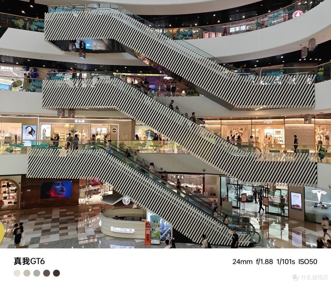 上下一边沉的直屏性能旗舰!真我GT6首发评测:续航居然也挺强