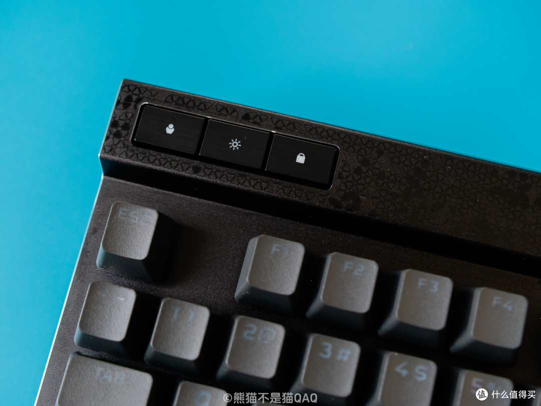 磁轴时代，战力加成！美商海盗船K70 MAX机械键盘—M75 WIRELESS游戏鼠标