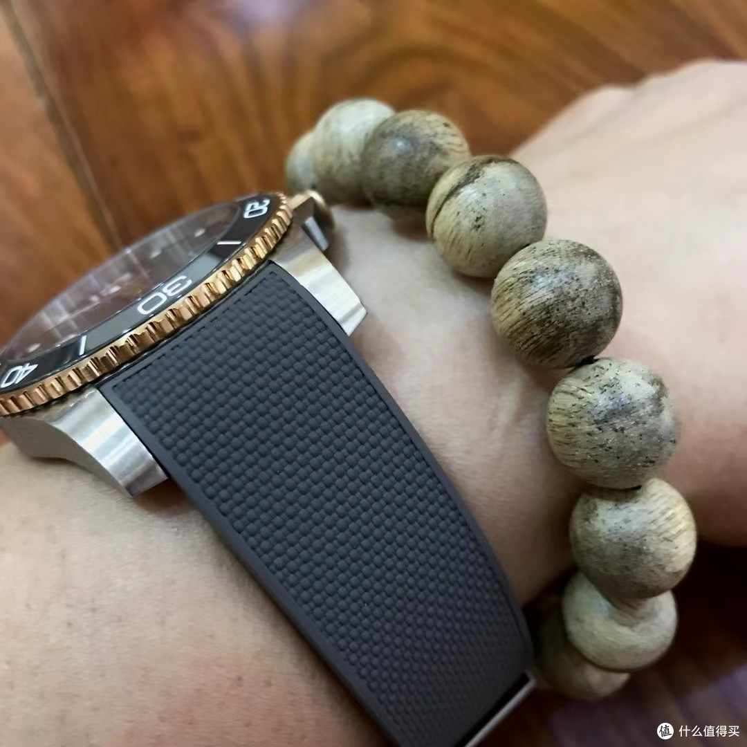 三十几岁的中年人,盘个串应该很正常吧。柬埔寨沉香手串