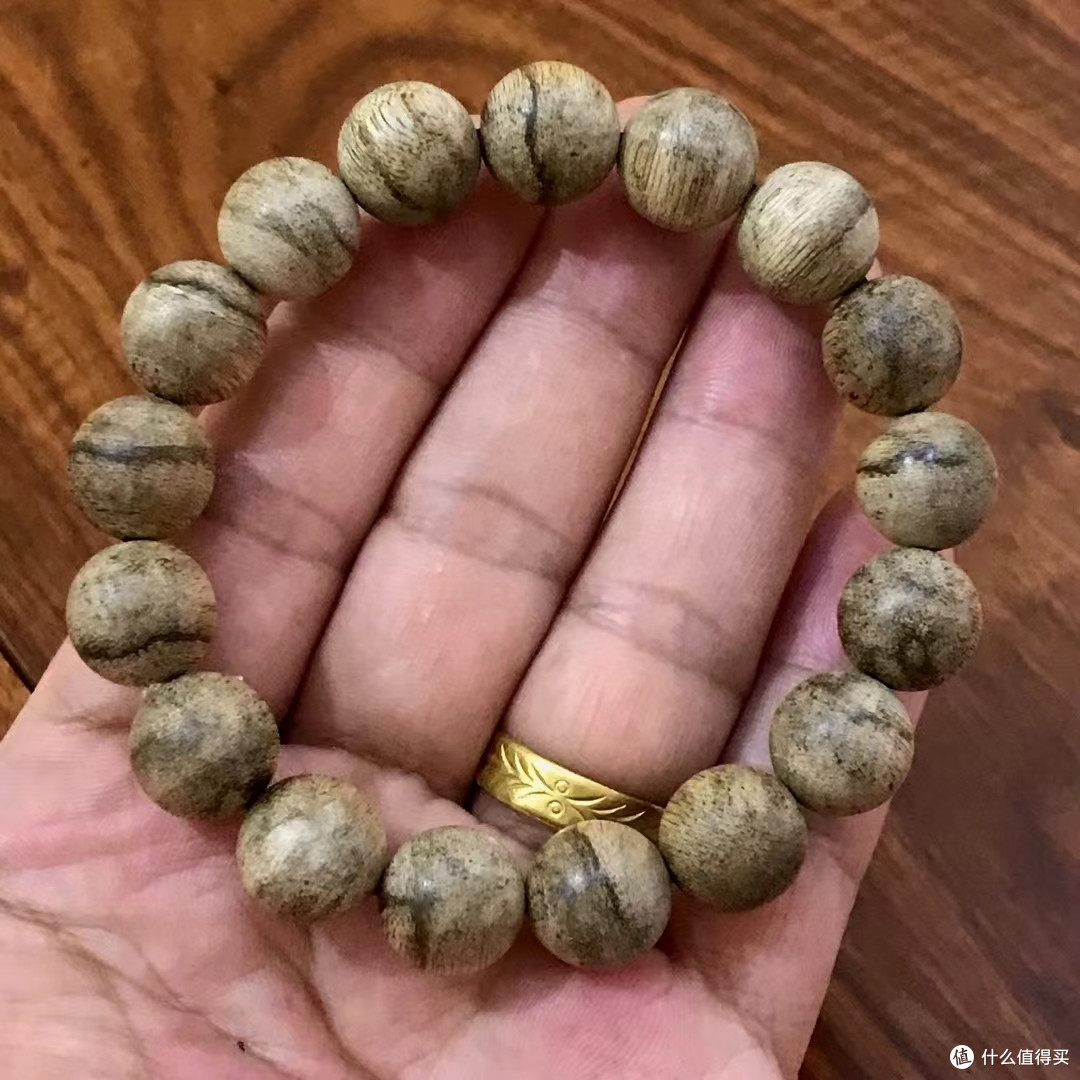 三十几岁的中年人,盘个串应该很正常吧。柬埔寨沉香手串