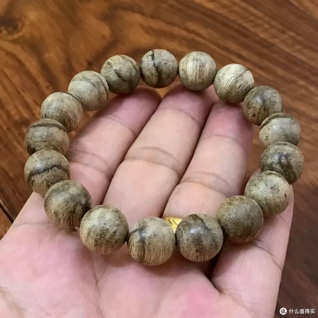 三十几岁的中年人,盘个串应该很正常吧。柬埔寨沉香手串