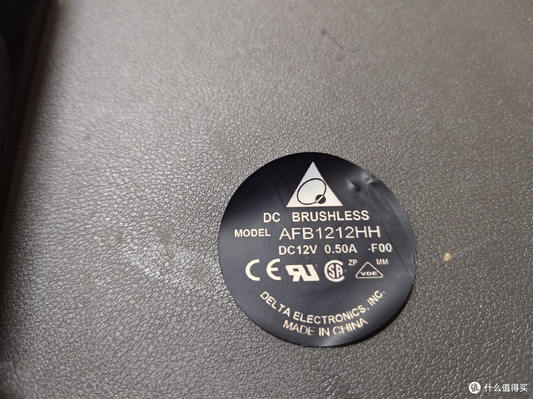 泛着金光但台达的标志都错了