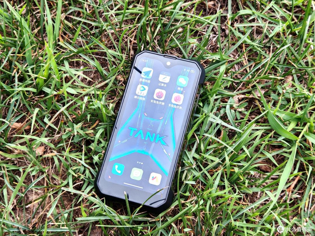 都2024年了!还有巴掌大手机,4.3寸小屏比iPhone4都小,支持三防