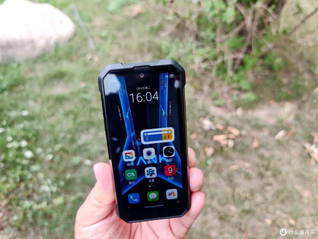 都2024年了!还有巴掌大手机,4.3寸小屏比iPhone4都小,支持三防