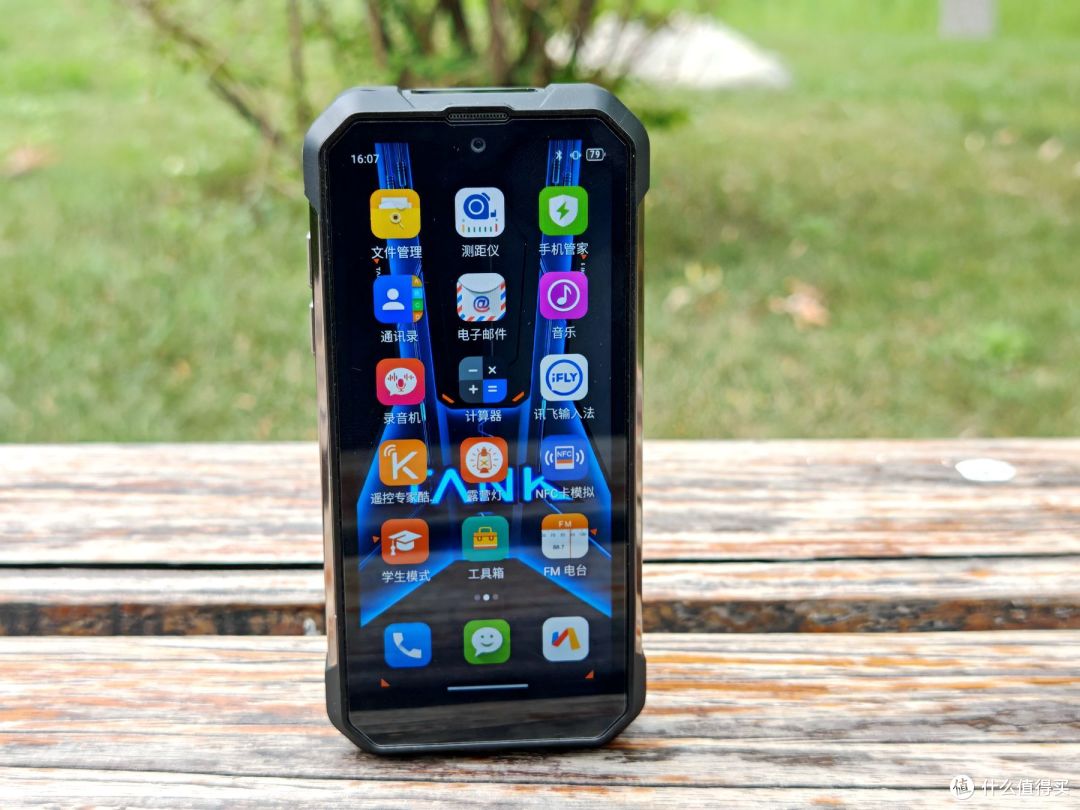 都2024年了!还有巴掌大手机,4.3寸小屏比iPhone4都小,支持三防