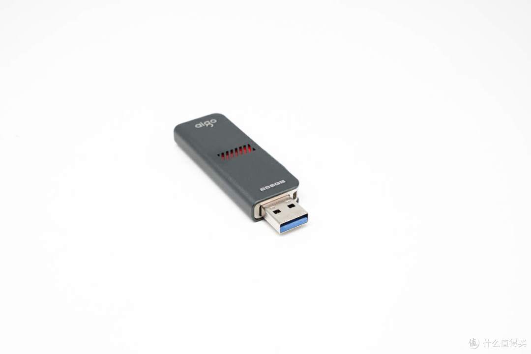 aigo爱国者推出USB3.2双接口高速U盘，巧妙的滑轨推拉设计，时刻防护接口和数据安全