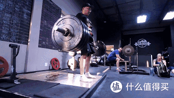 新手初入健身房不懂器械,这6个高收益训练动作适合反复练
