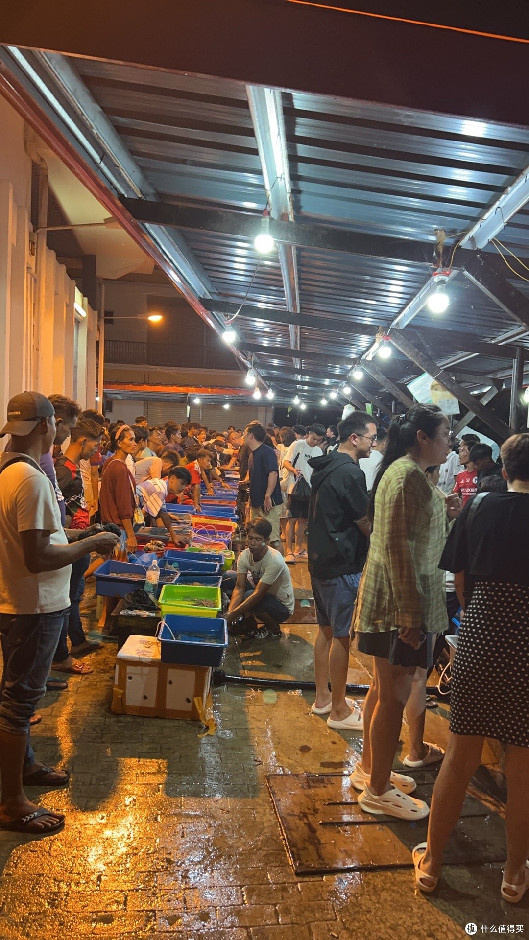 海鲜市场热闹非凡