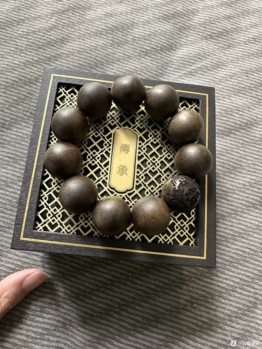 沉香木男士手串:龙年本命年的文玩珍品