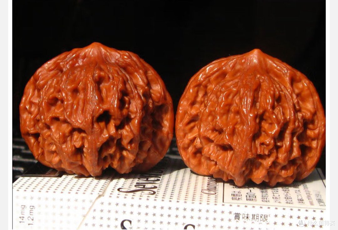 经常盘核桃可以修身养性,锻炼手部肌肉,促进血液循环,真是健康