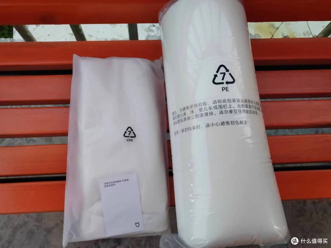 柔软舒适,护颈助眠,米家记忆绵深睡枕让你睡得更舒服