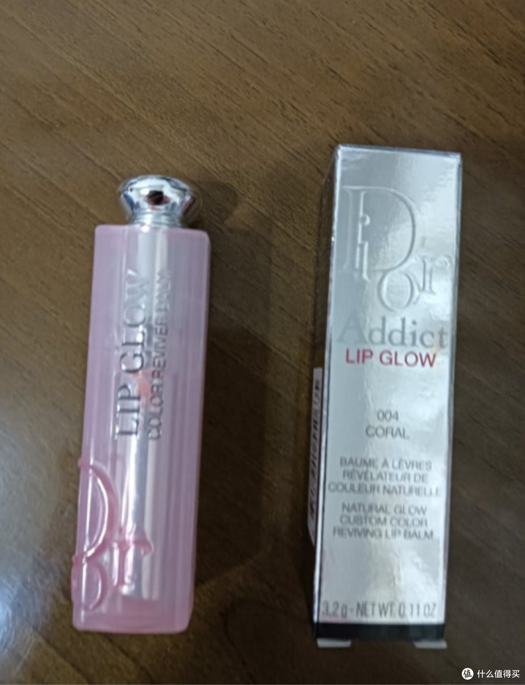 魅力绽放，变色唇膏与阳光共舞