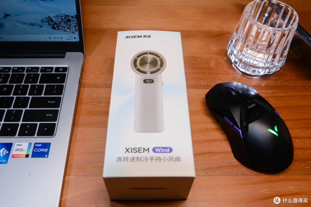 能制冷的西圣wind手持小电扇让我在办公室坐下了。