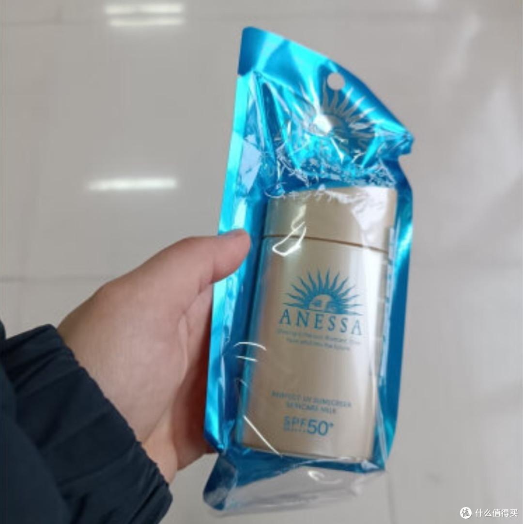 海边阳光下的温馨守护