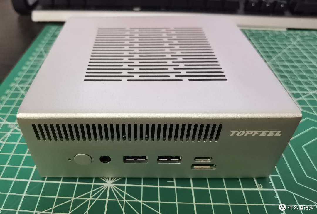 正面简洁，最爱Oculink