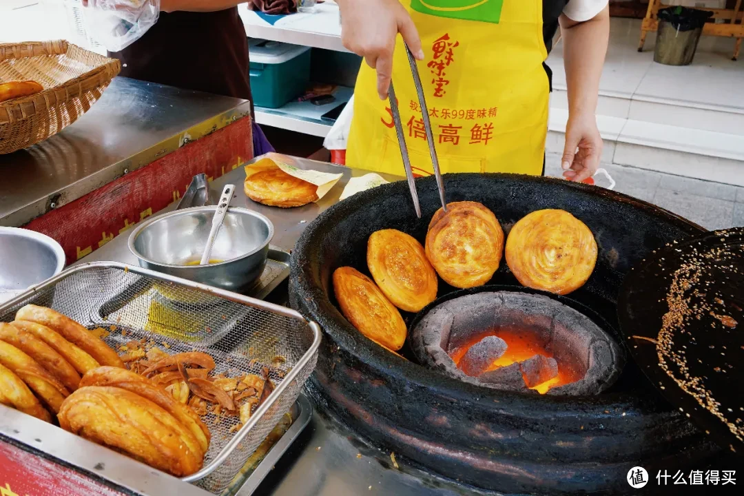 这座小城好绝！用一道重口味美食就火了！