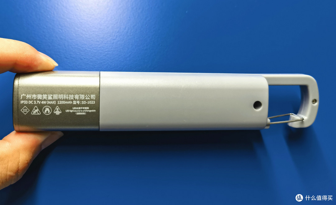 微笑鲨 | 伸缩调焦、强光远射+侧光灯,便携好用的户外露营手电