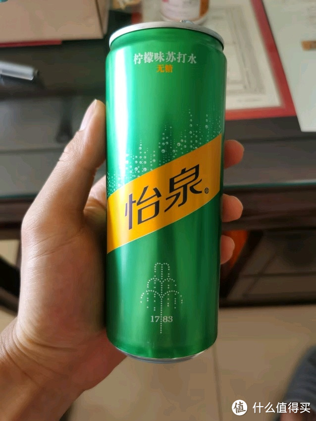 夏天怎能少了怡泉的柠檬苏打水！