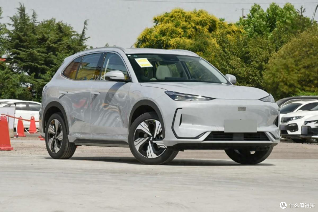 吉利银河E5预售12.3万起,最高续航530km,能卷赢元PLUS吗?