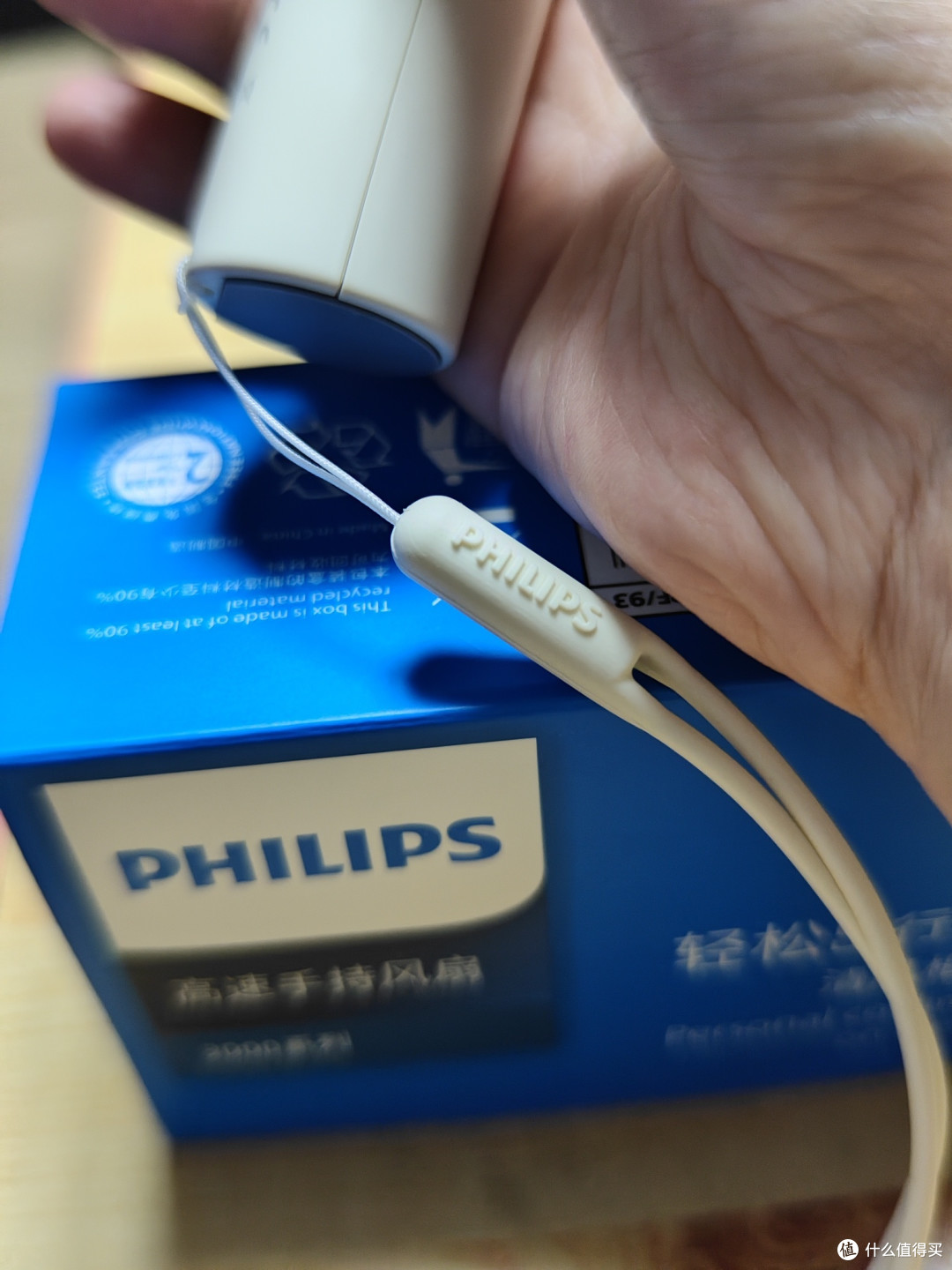 飞利浦迷你风扇:夏日旅游随身便携舒适伴侣