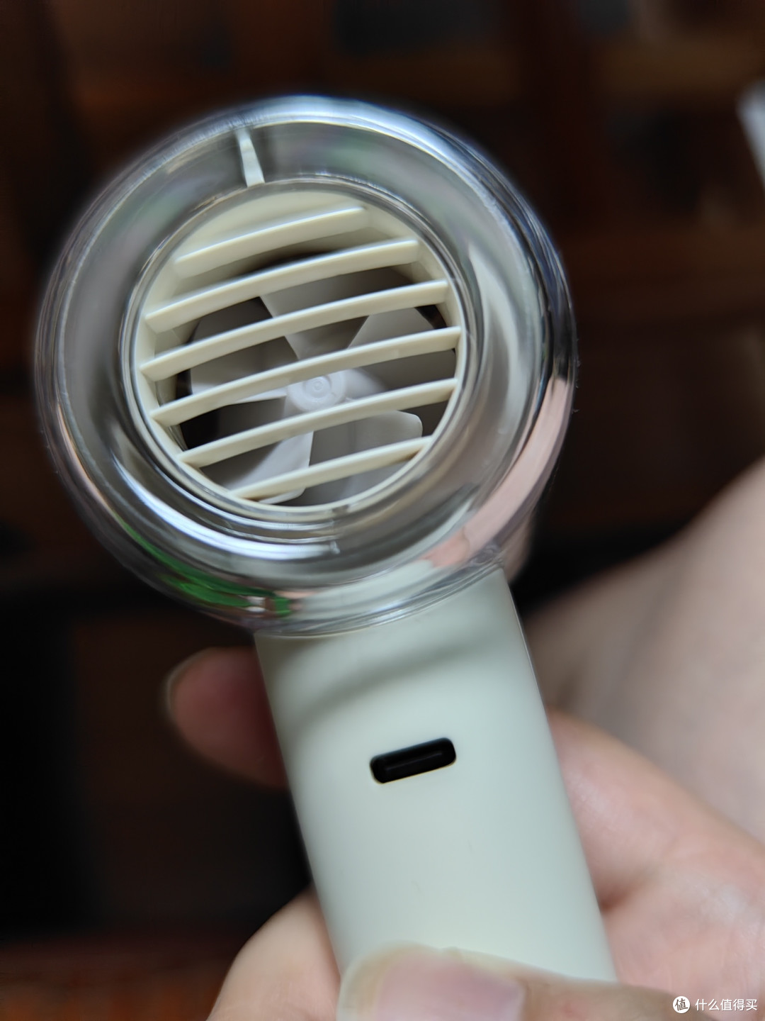 飞利浦迷你风扇:夏日旅游随身便携舒适伴侣