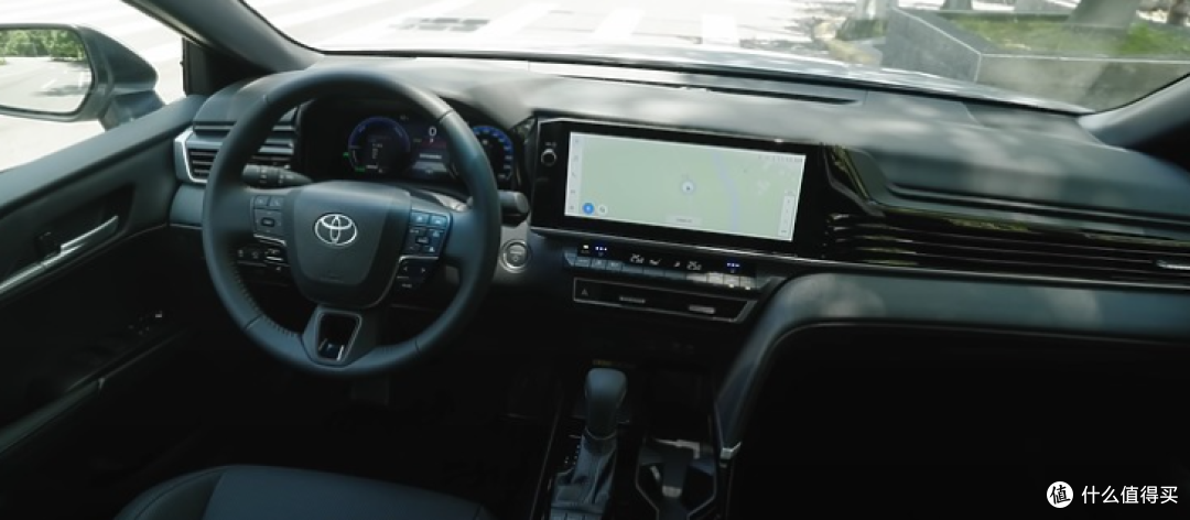 大改款Toyota Camry油电旗舰