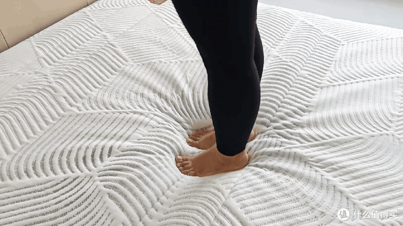 好睡眠需要这个好床垫,8H小金刚超大口径护脊弹簧乳胶床垫