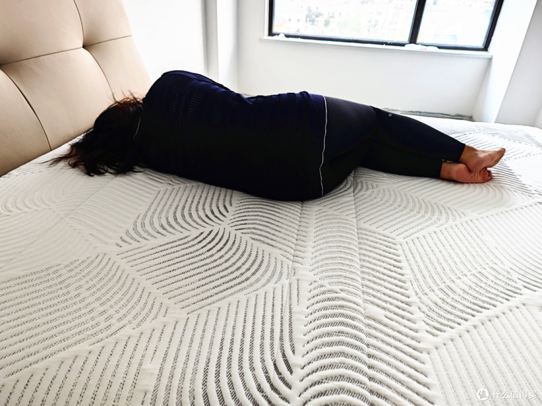 好睡眠需要这个好床垫,8H小金刚超大口径护脊弹簧乳胶床垫