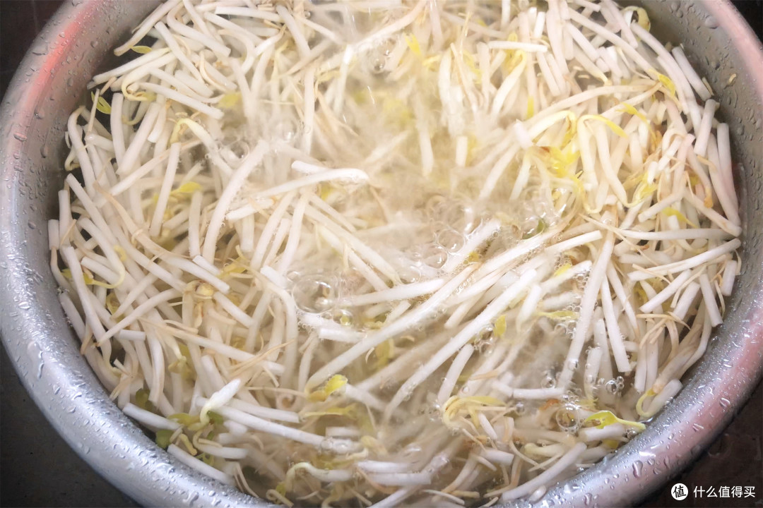 进入伏天后，推荐两道凉拌素菜，家人吃的舒服，清爽开胃，省事！