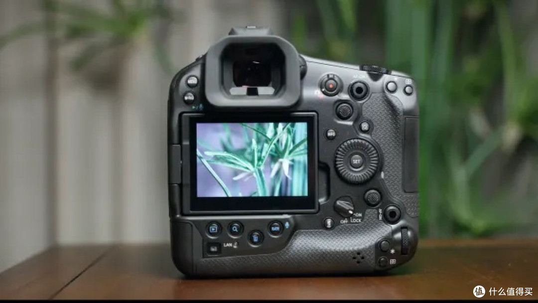 专为运动摄影而生！全新 佳能 EOS R1 