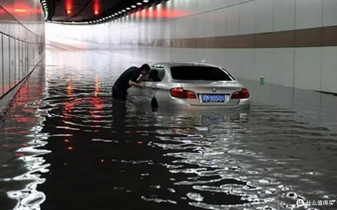 夏天到了,下雨天开车需要注意哪些方面?