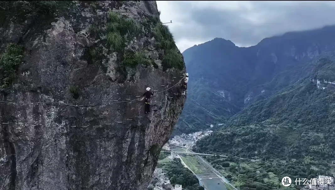 雁荡山飞拉达挑战全攻略，悬崖峭壁出片必备健身训练技巧！附精装朋友圈美女勇士美照分享