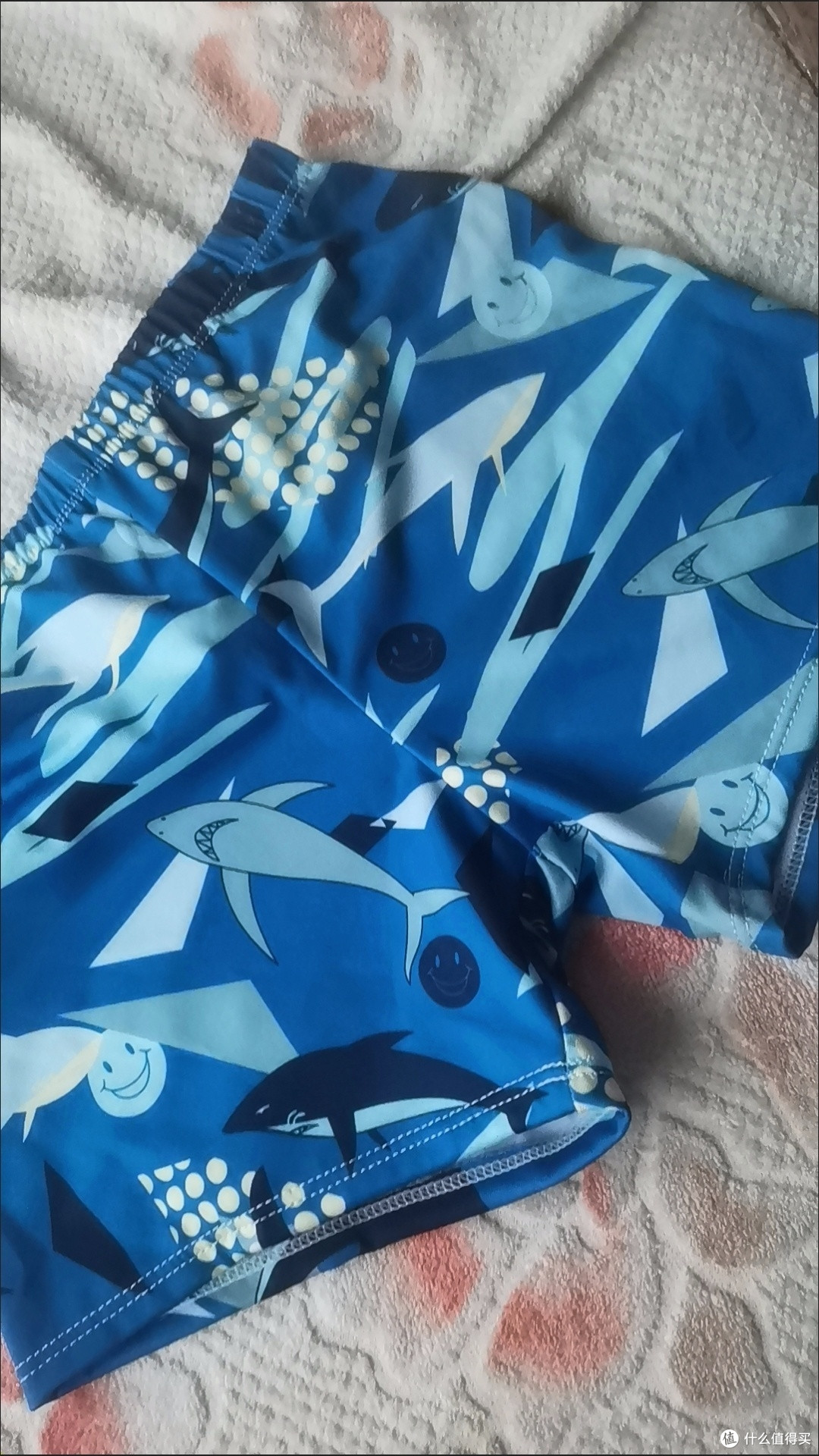 夏天正是游泳的最好时节。带上你家的小朋友，来个亲子游吧！