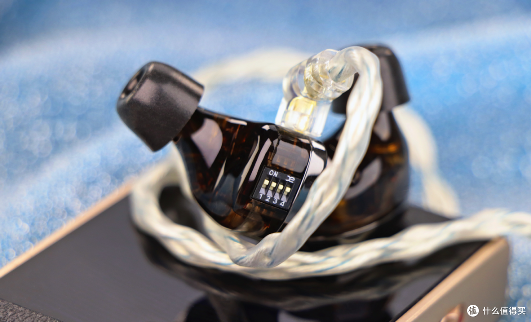 两圈八铁圈铁有线入耳式HIFI耳机不到千元?CCA Hydro真实评测。
