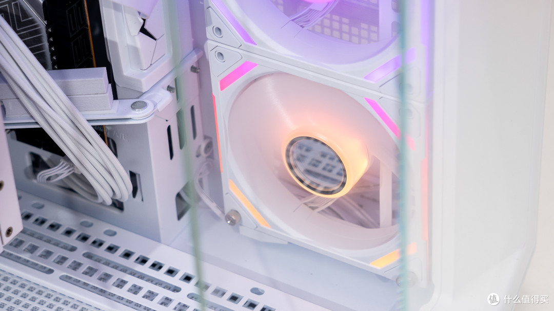 别样白色海景房分享：微星白刃PLUS+微星Z790刀锋钛装机展示