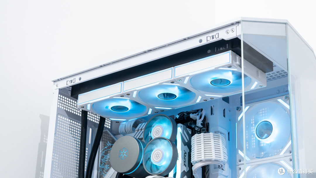 别样白色海景房分享：微星白刃PLUS+微星Z790刀锋钛装机展示