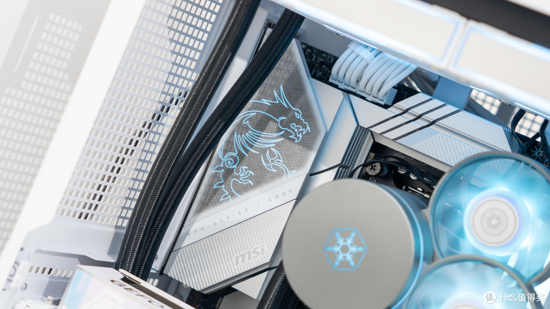 别样白色海景房分享：微星白刃PLUS+微星Z790刀锋钛装机展示