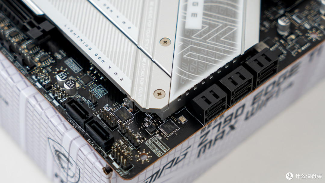 别样白色海景房分享：微星白刃PLUS+微星Z790刀锋钛装机展示
